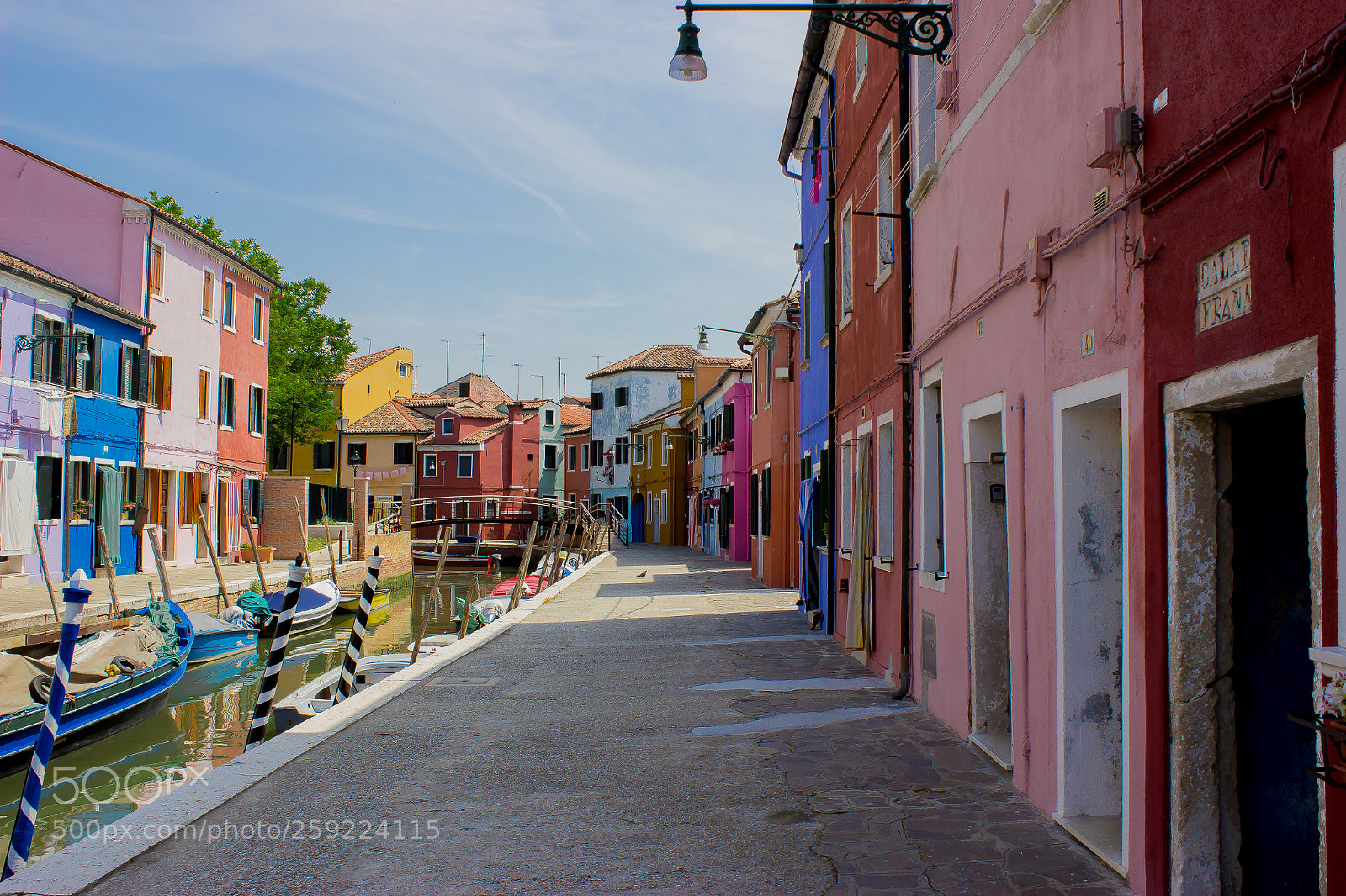 Canon EOS 600D (Rebel EOS T3i / EOS Kiss X5) sample photo. Colourful streets photography