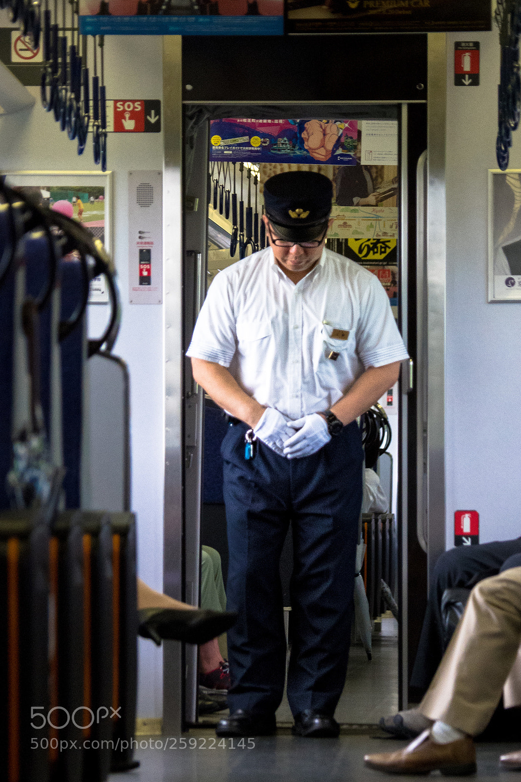 Olympus OM-D E-M1 Mark II sample photo. Keihan train 京阪電車 photography