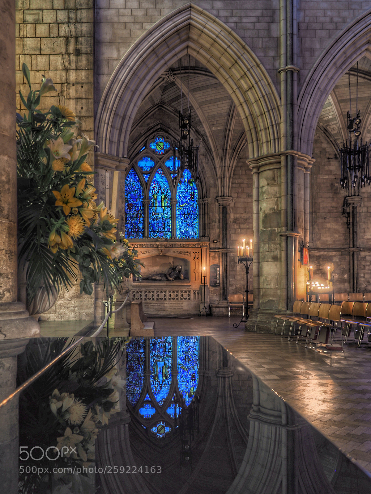 Olympus OM-D E-M10 II sample photo. Southwark cathedral by candlelight photography