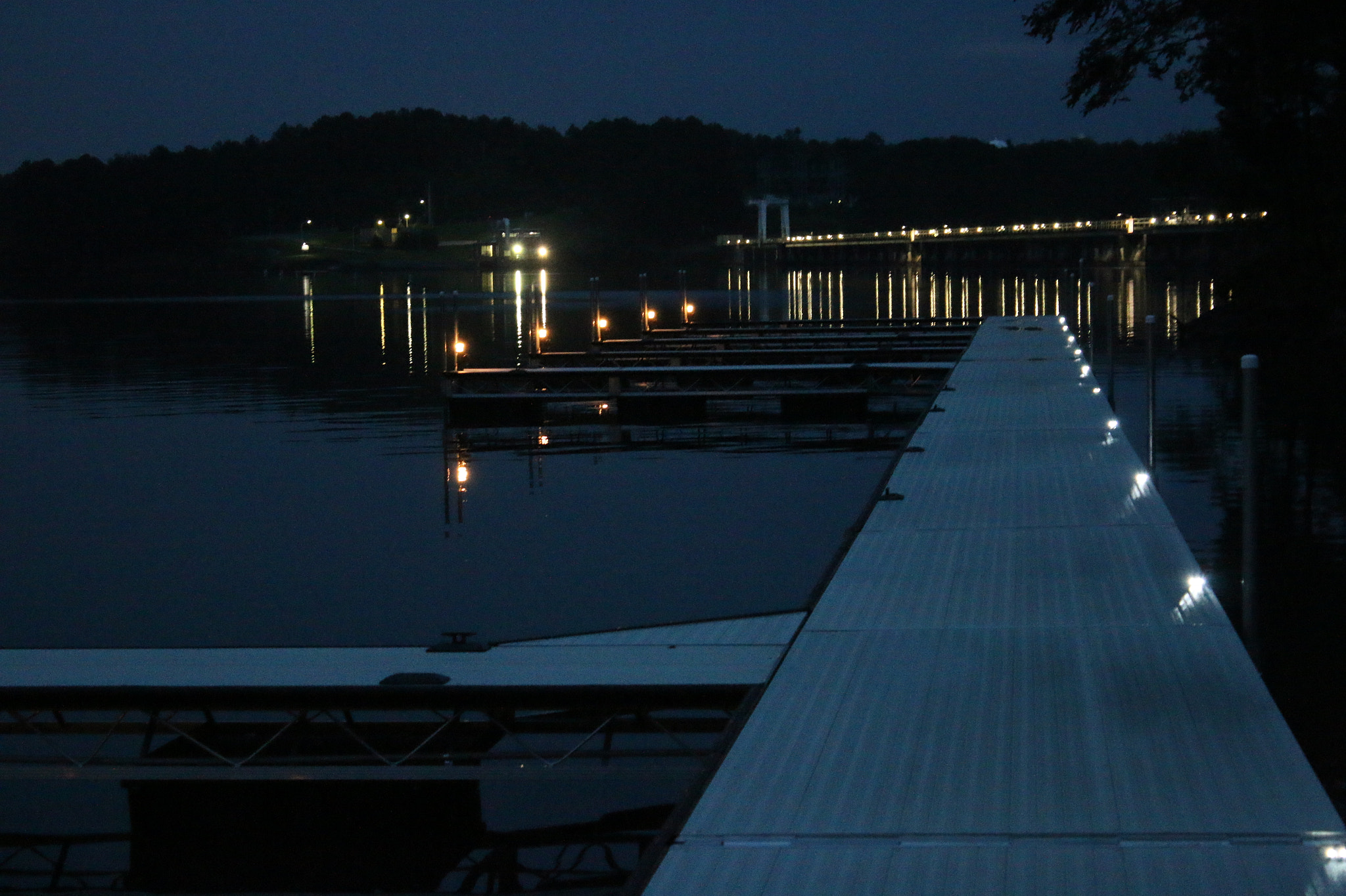 Canon EF-S 18-55mm F3.5-5.6 IS sample photo. Lake at night photography