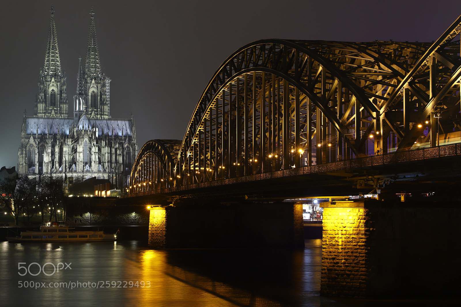 Canon EOS 6D Mark II sample photo. Wenn die stadt schl photography