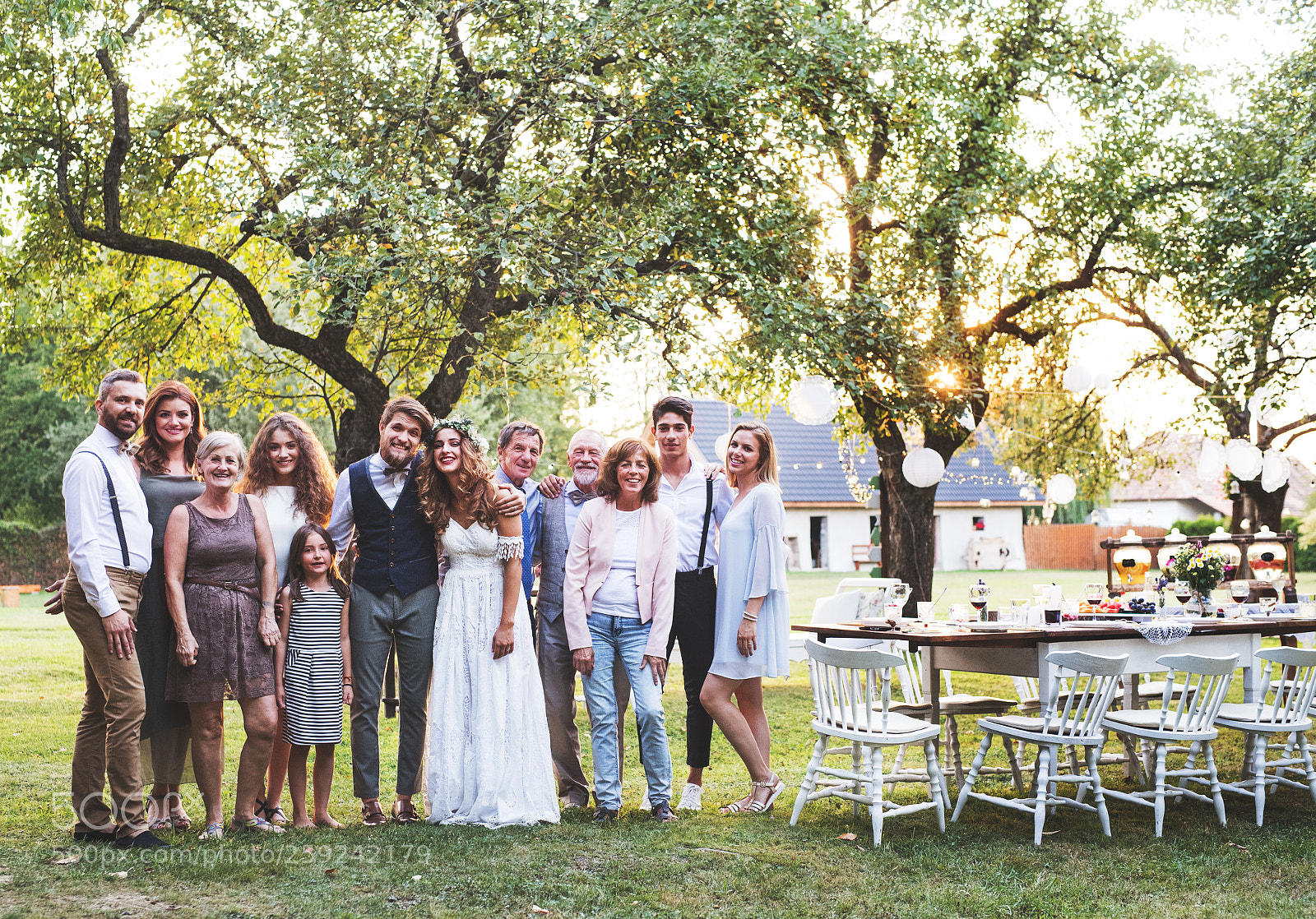 Nikon D5 sample photo. Bride, groom, guests posing photography