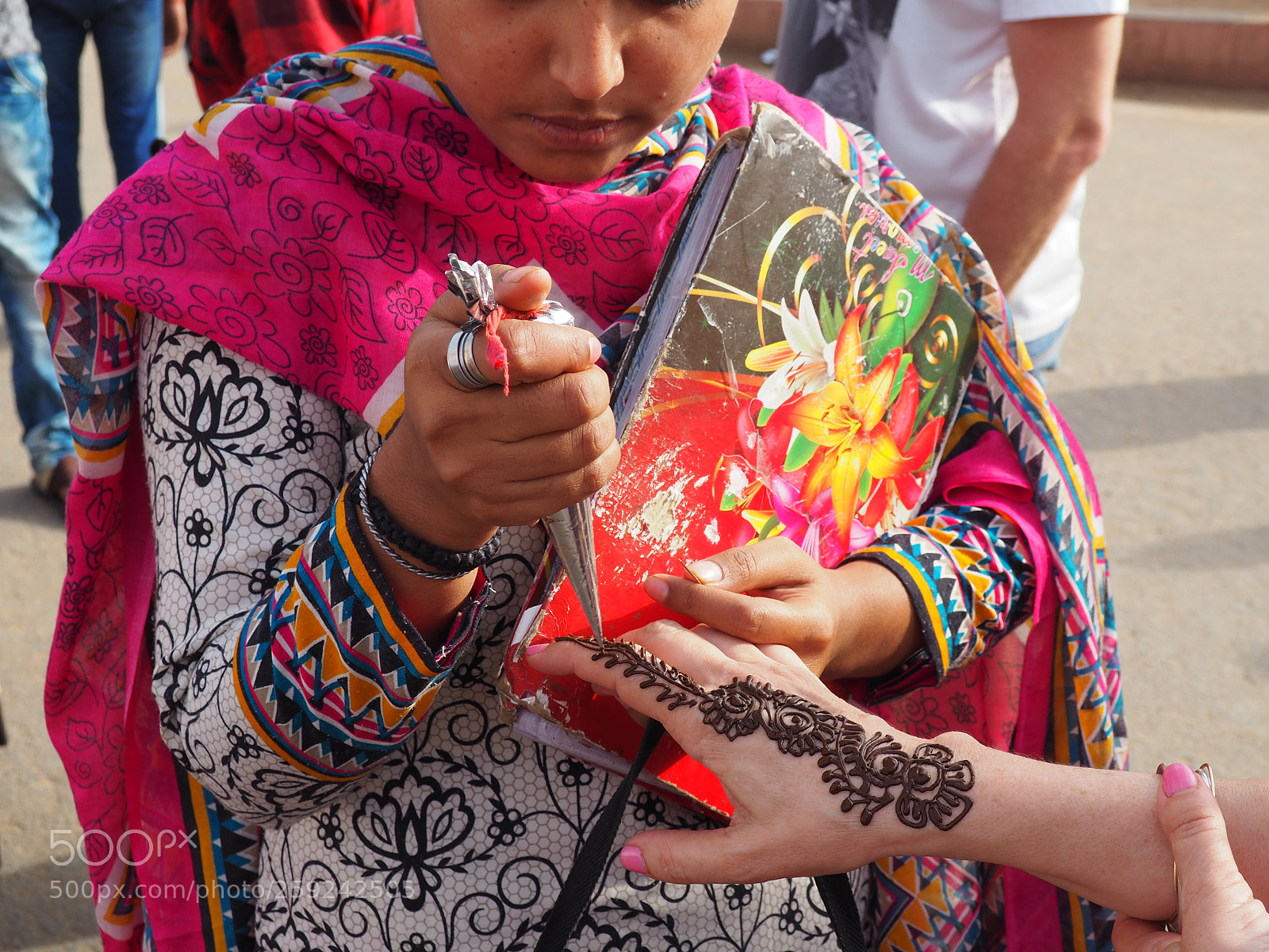 Olympus OM-D E-M10 II sample photo. Henna art photography