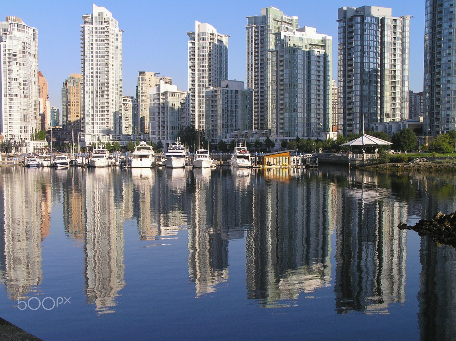 Olympus C770UZ sample photo. Yaletown across false creek photography