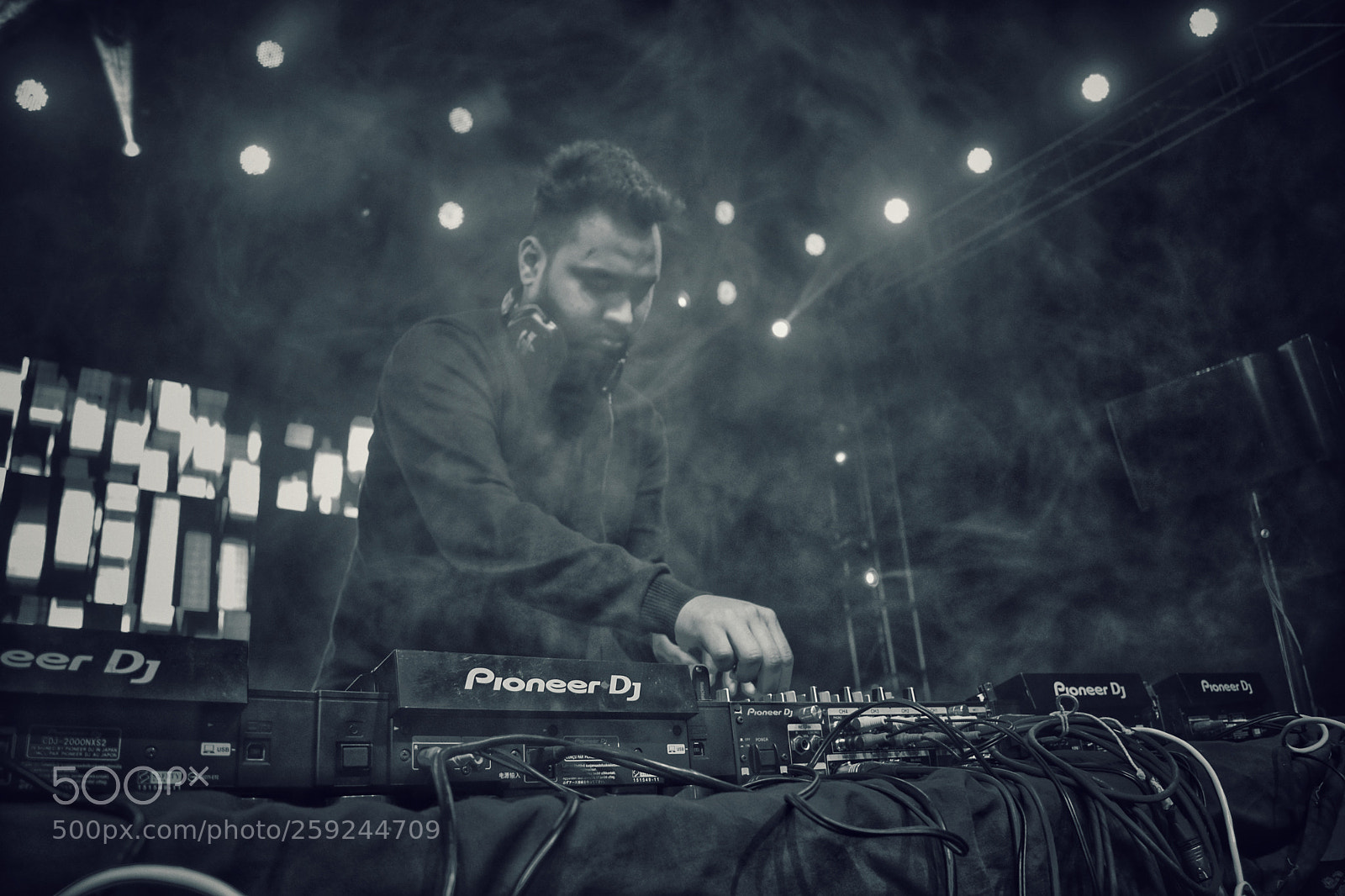 Nikon D3400 sample photo. Djing event photography