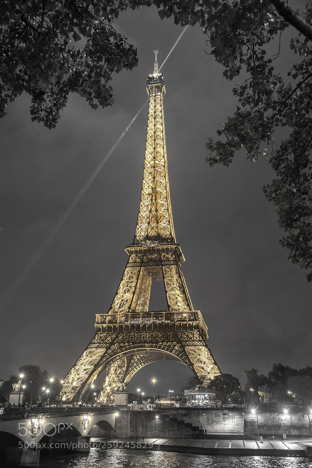 Canon EOS 5D Mark IV sample photo. Eiffel tower photography