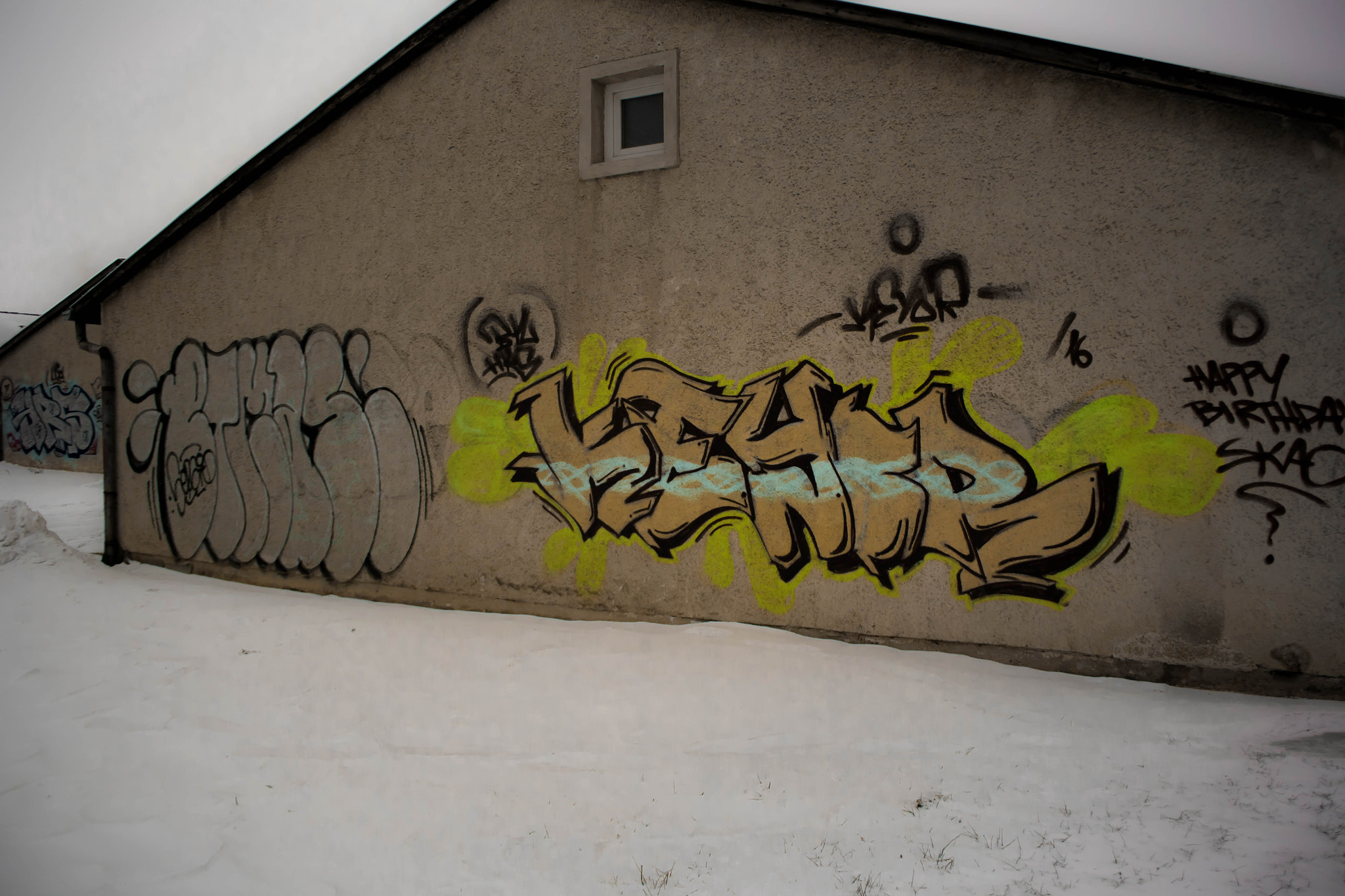 Nikon 1 V3 sample photo. Graffiti photography