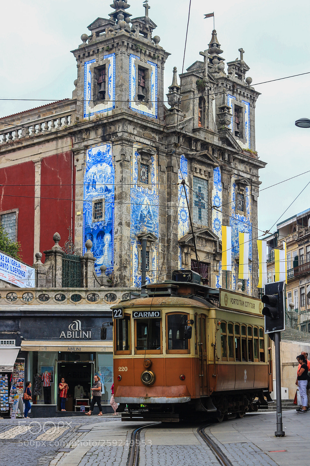 Canon EOS 100D (EOS Rebel SL1 / EOS Kiss X7) sample photo. Tram in porto photography