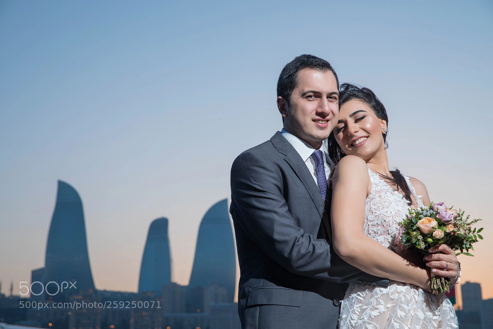 Canon EOS 5D Mark IV sample photo. City behind the shoulders photography
