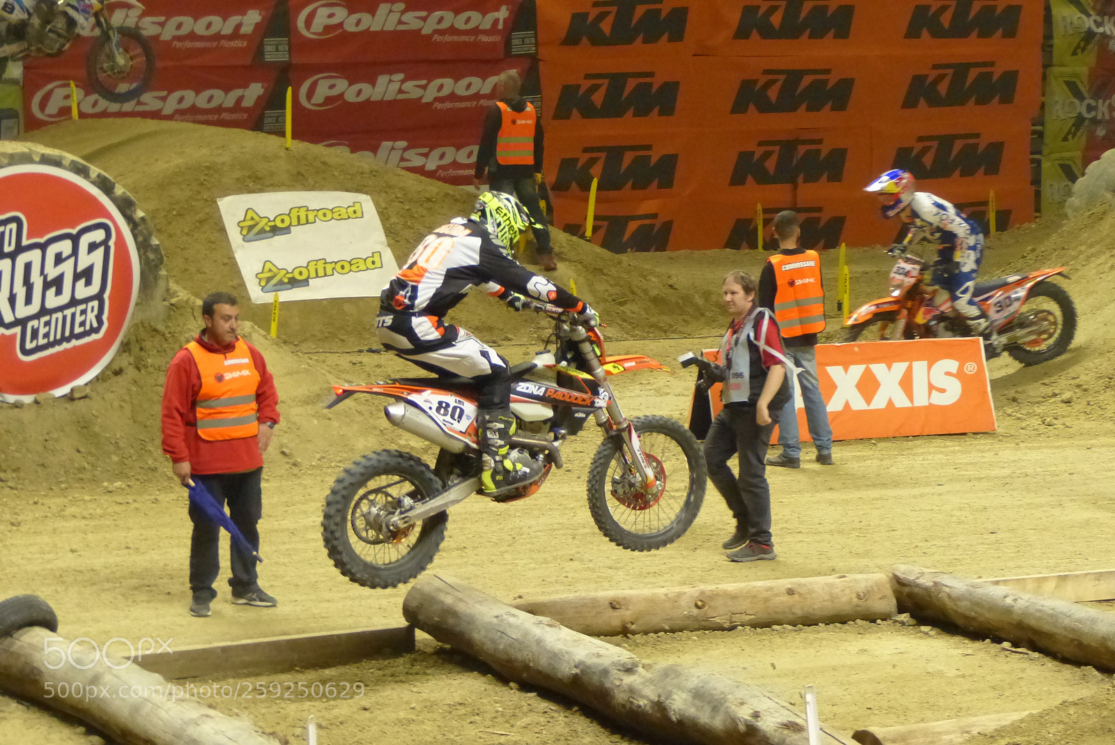 Panasonic Lumix DMC-FZ200 sample photo. Super enduro in mart photography