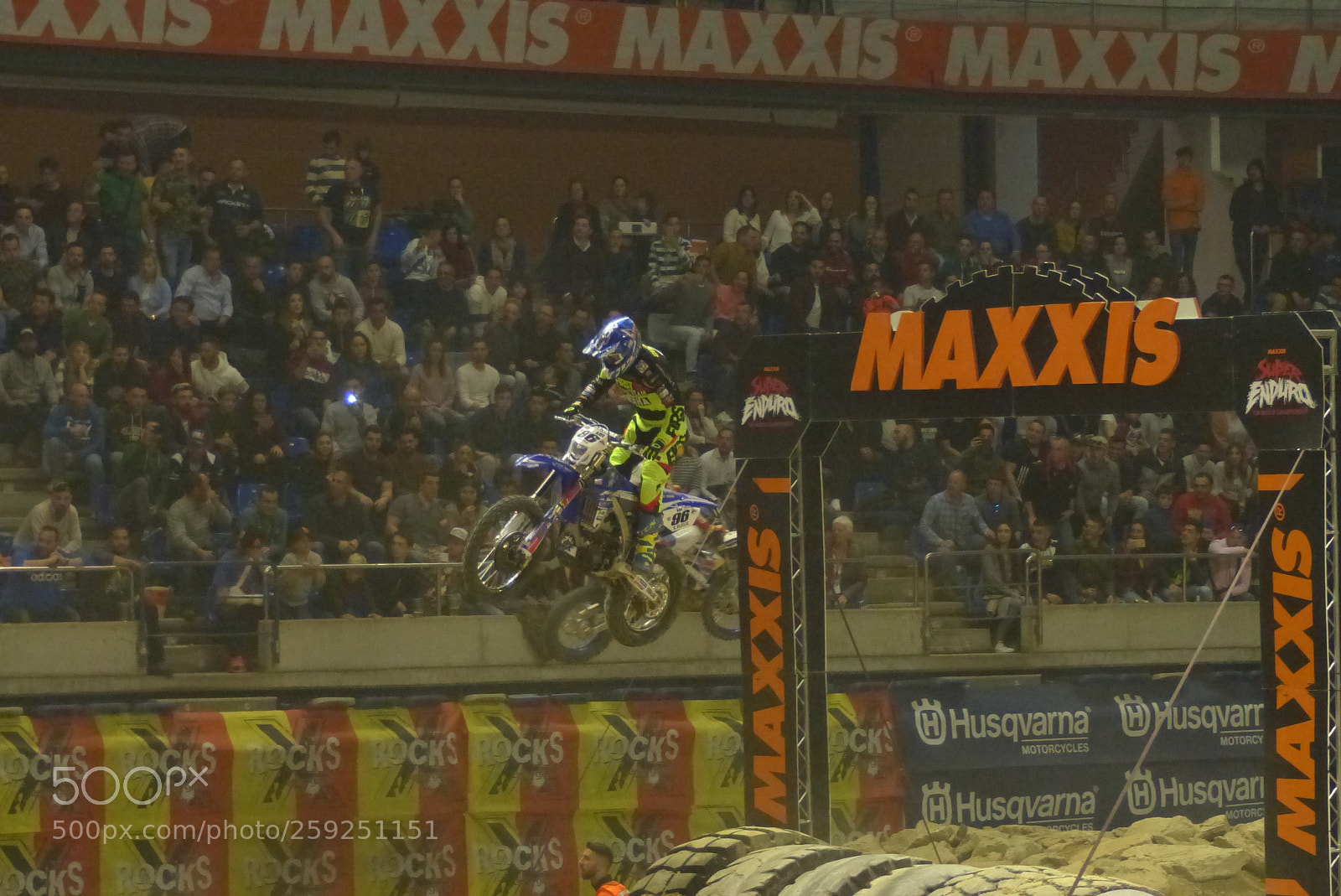 Panasonic Lumix DMC-FZ200 sample photo. Super enduro in mart photography