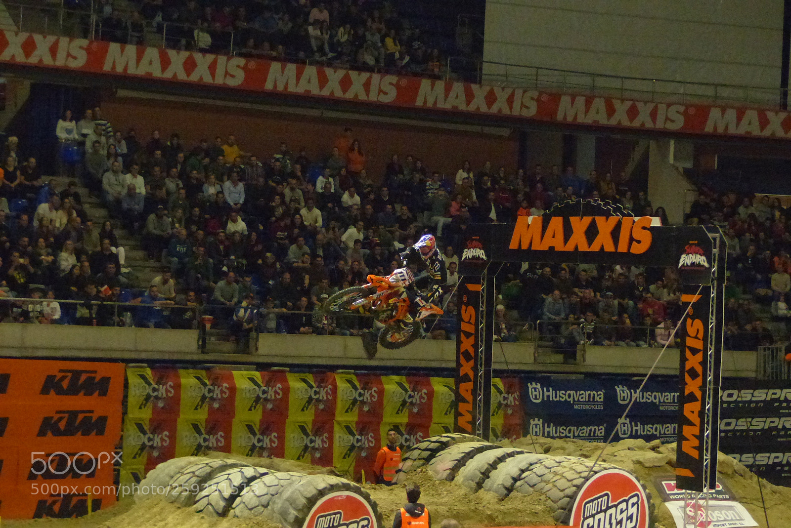 Panasonic Lumix DMC-FZ200 sample photo. Super enduro in mart photography