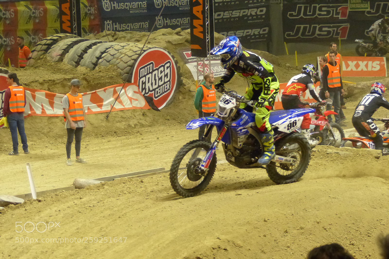 Panasonic Lumix DMC-FZ200 sample photo. Super enduro in mart photography