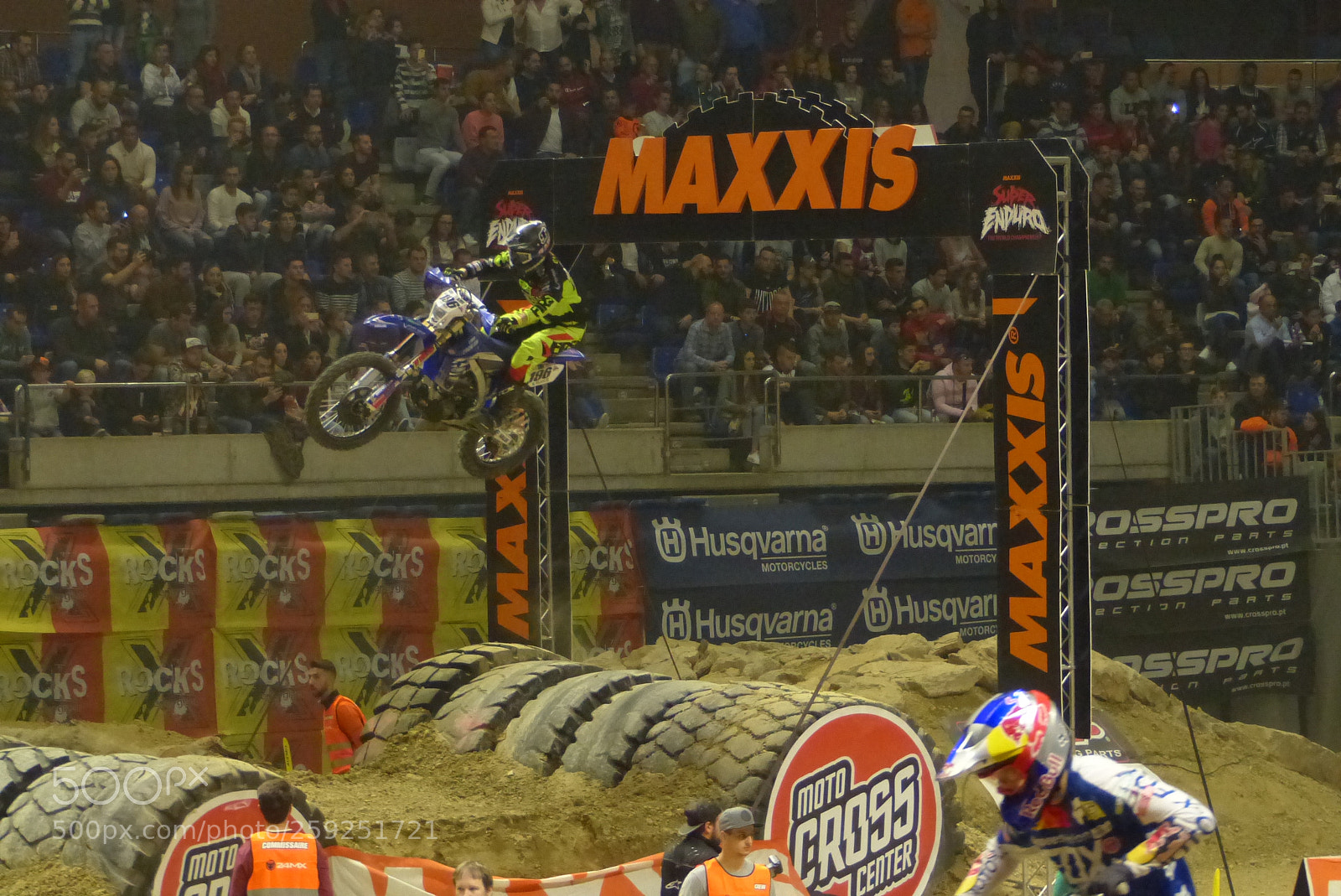 Panasonic Lumix DMC-FZ200 sample photo. Super enduro in mart photography