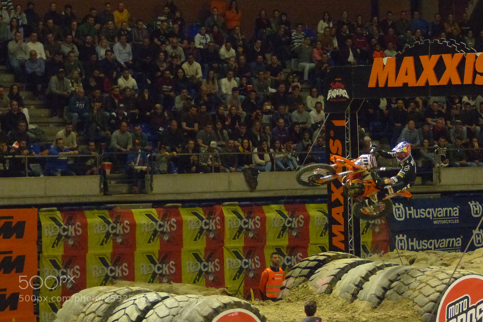 Panasonic Lumix DMC-FZ200 sample photo. Super enduro in mart photography
