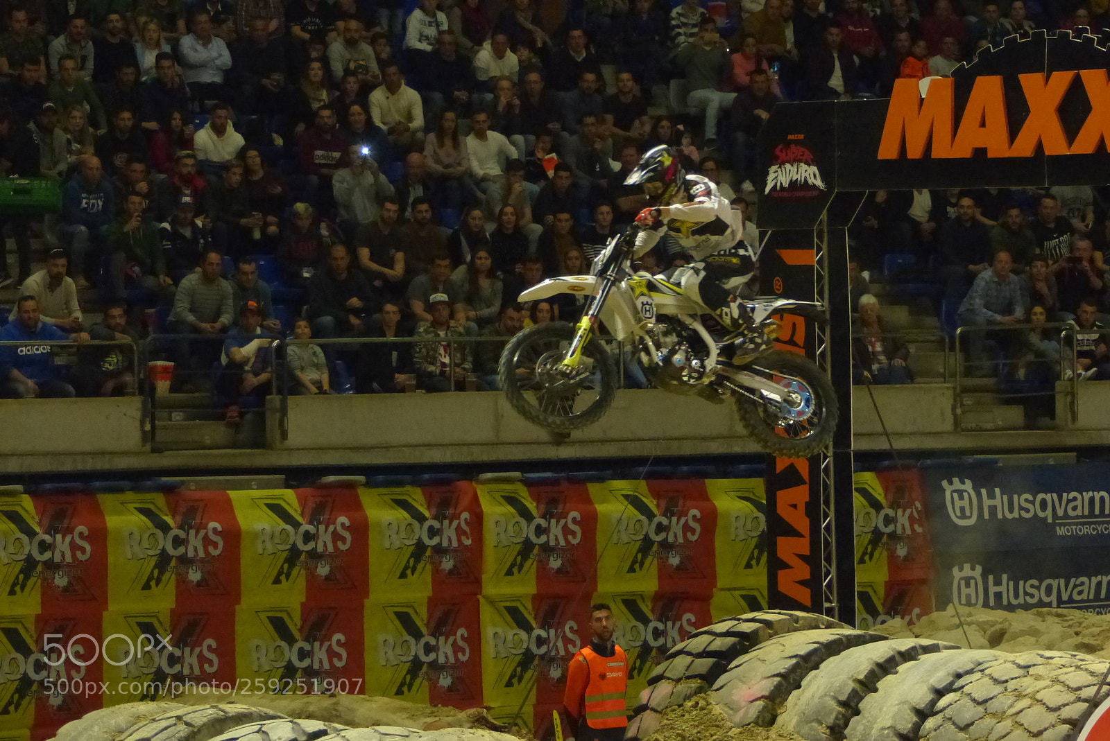 Panasonic Lumix DMC-FZ200 sample photo. Super enduro in mart photography