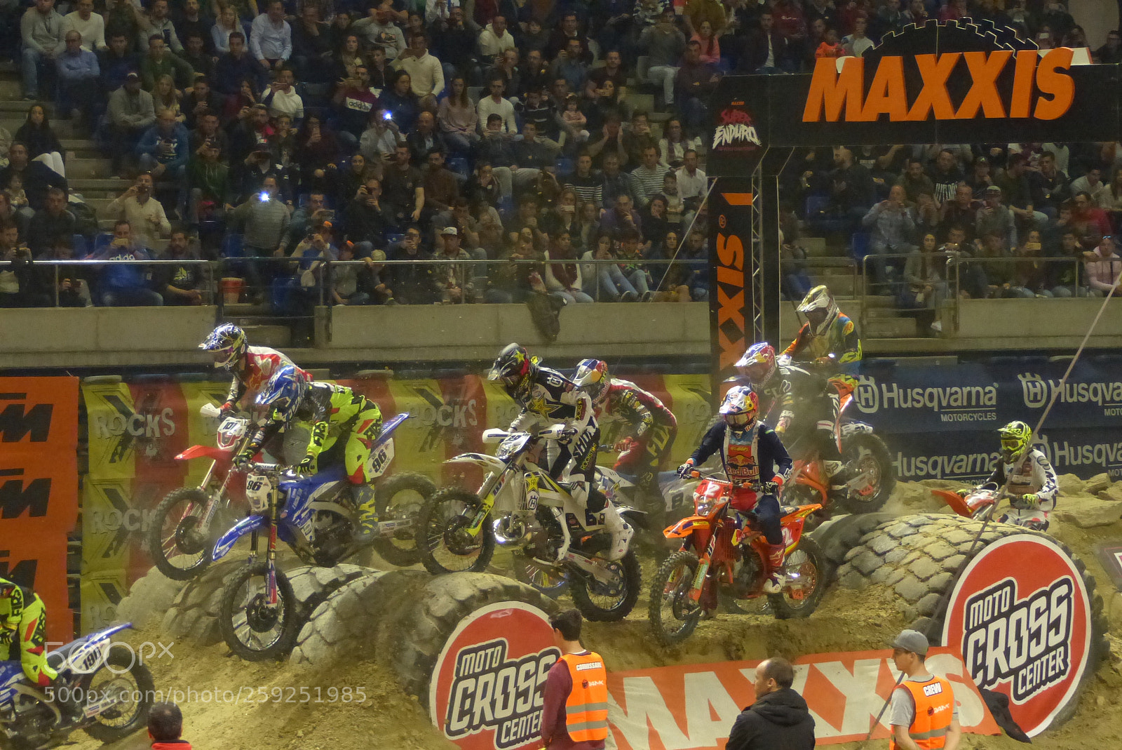 Panasonic Lumix DMC-FZ200 sample photo. Super enduro in mart photography