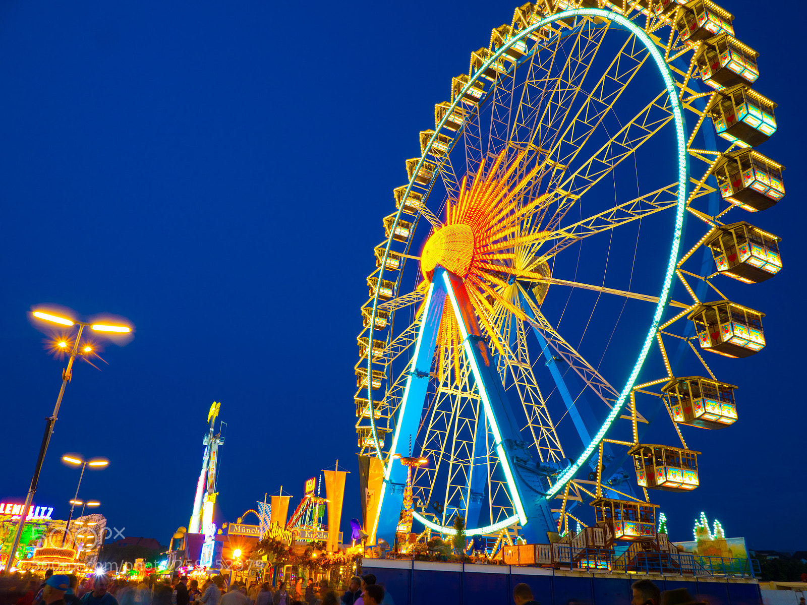 Olympus OM-D E-M1 Mark II sample photo. Oktoberfest photography