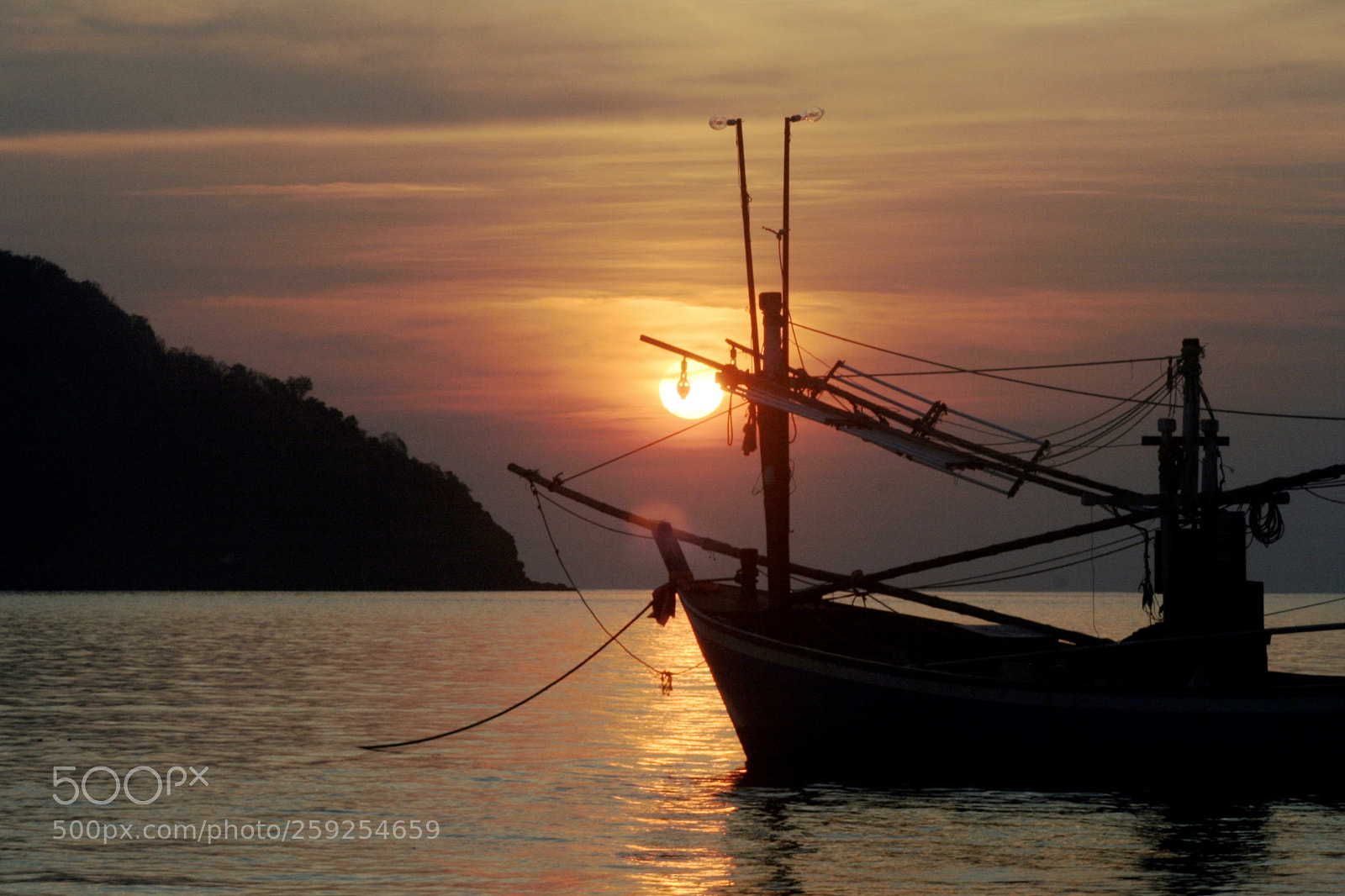 Canon EOS 350D (EOS Digital Rebel XT / EOS Kiss Digital N) sample photo. Dolphin bay thailand photography