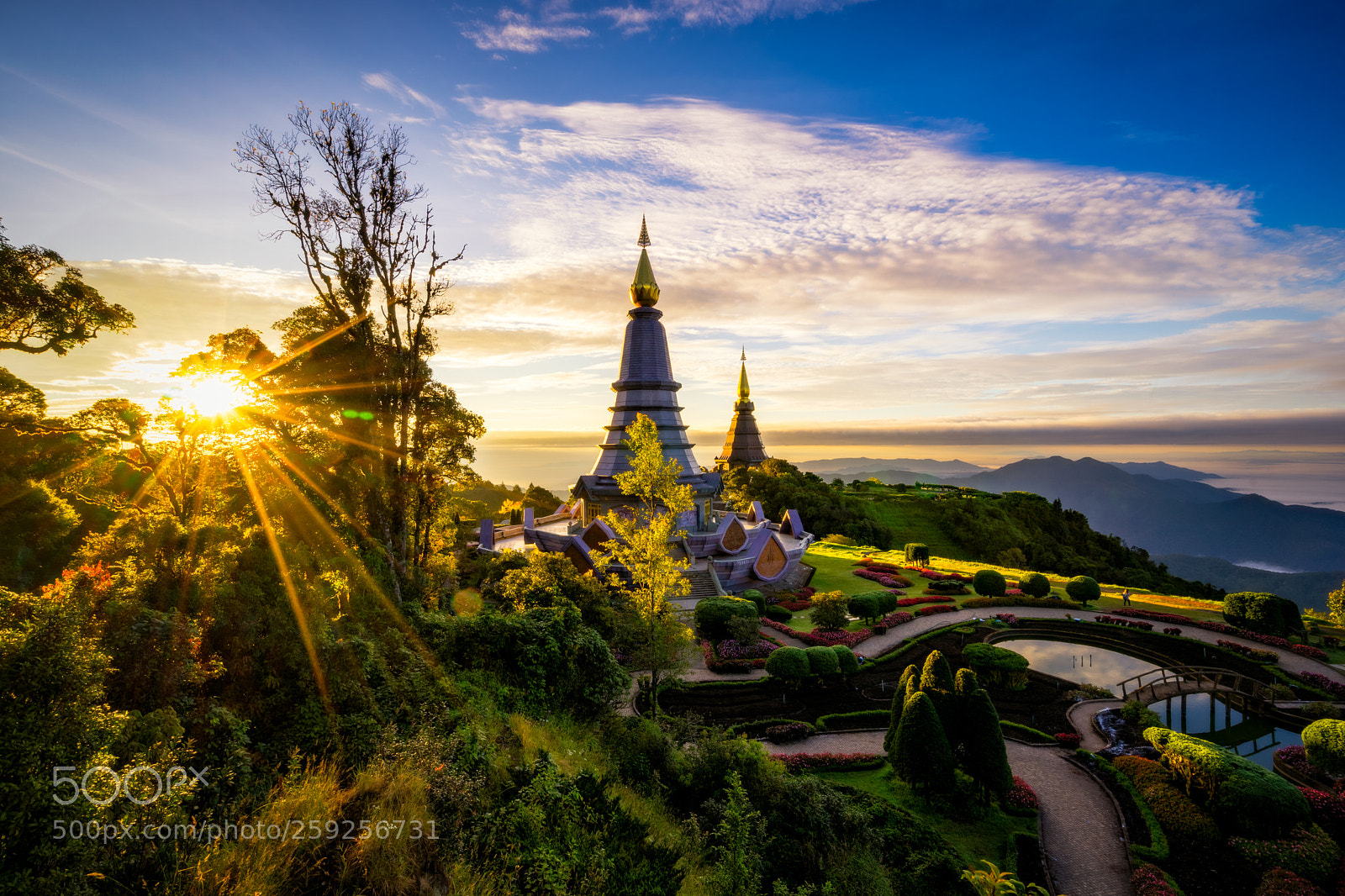 Sony a7 sample photo. Sunrise scence of two photography