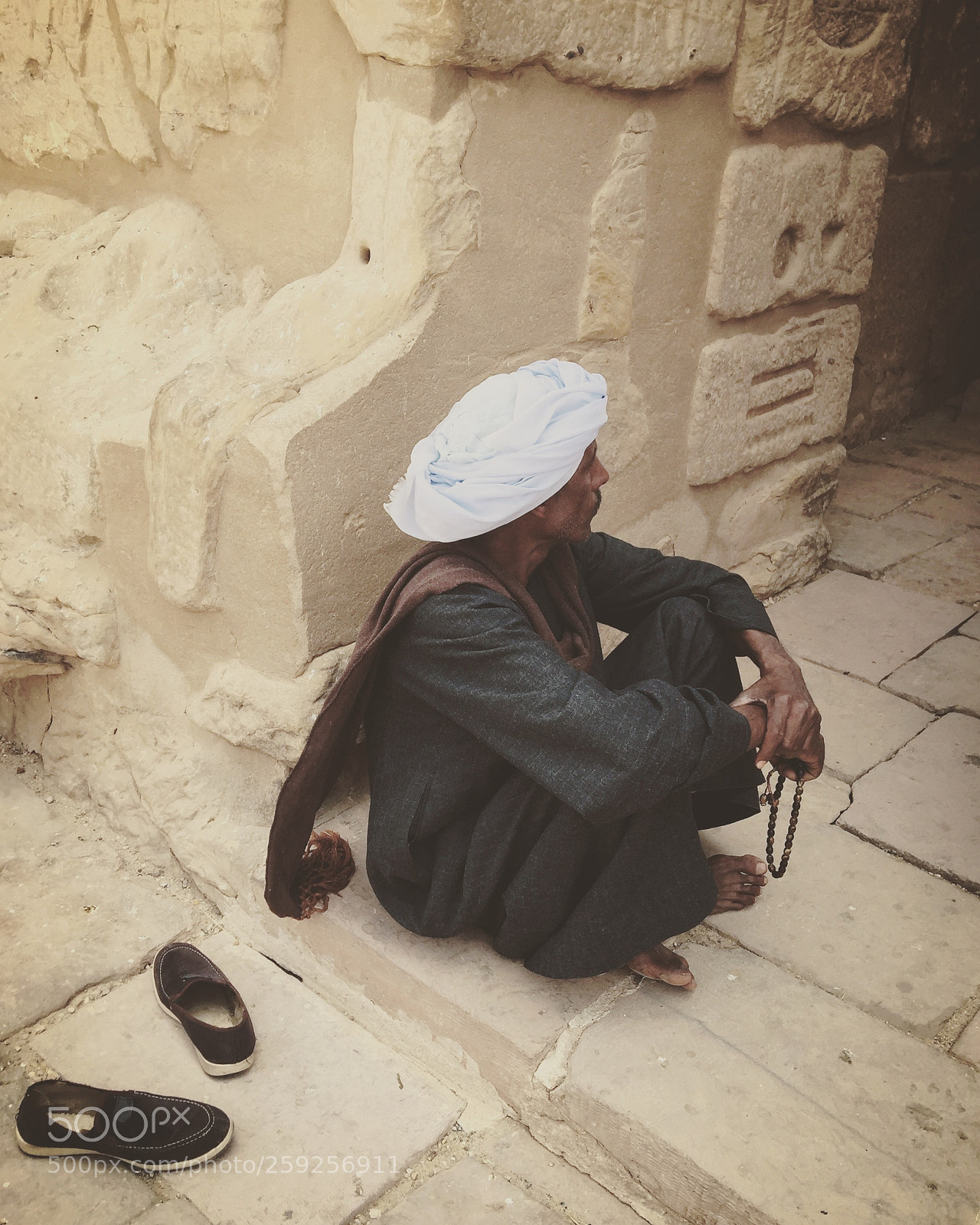 Apple iPhone 6 sample photo. Temple’s guard, louxor photography