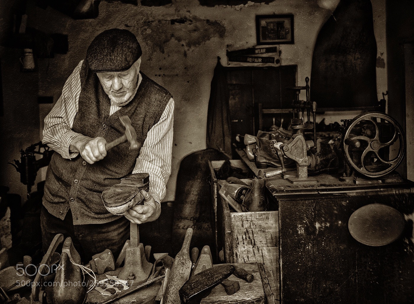 Canon EOS-1D X sample photo. The cobbler  photography