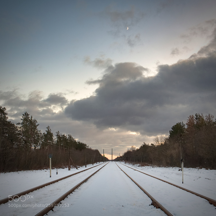Fujifilm X-E1 sample photo. Moon and rails. photography