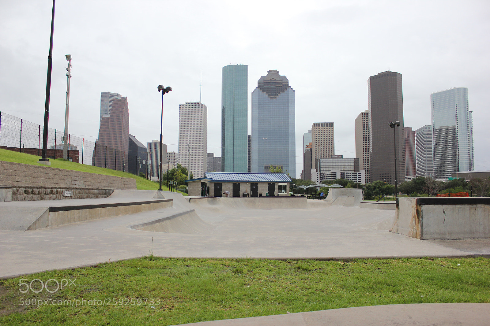 Canon EOS 550D (EOS Rebel T2i / EOS Kiss X4) sample photo. Downtown skate photography