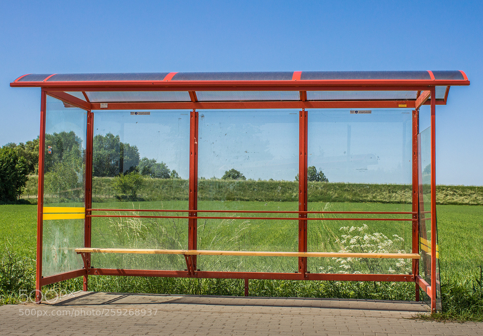 Canon EOS 600D (Rebel EOS T3i / EOS Kiss X5) sample photo. Country bus stop photography