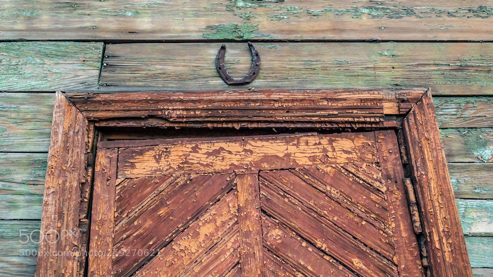 Fujifilm X-T2 sample photo. Horseshoe above the door photography