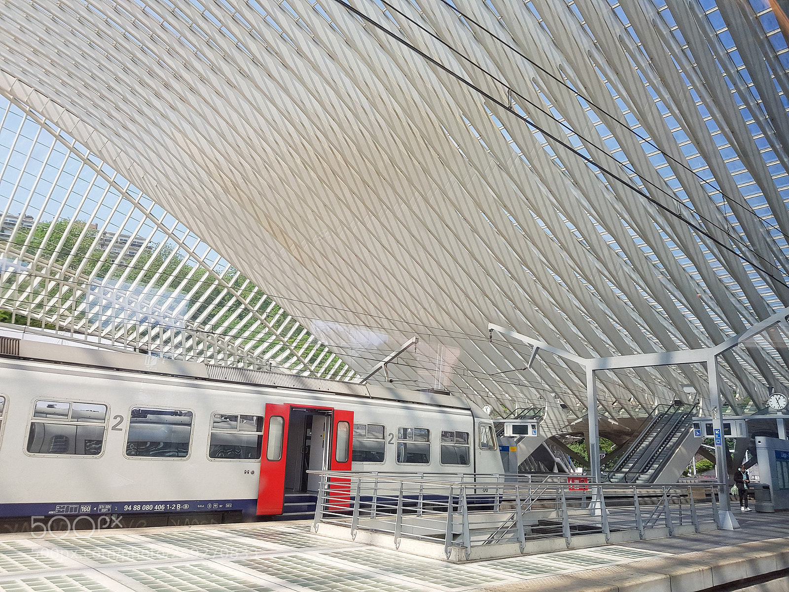 Samsung Galaxy S8 sample photo. Trainstation photography