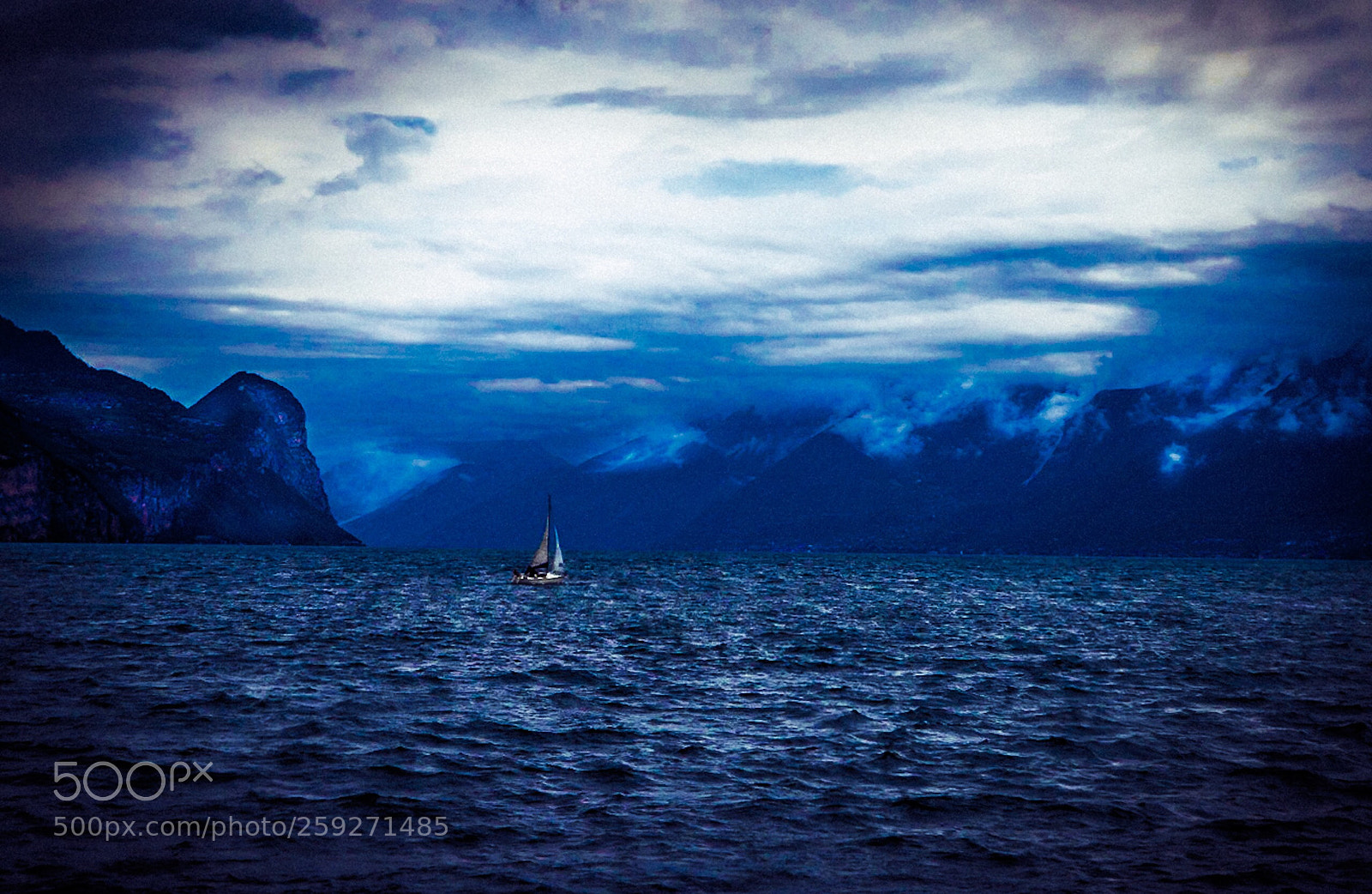 Sony a7R sample photo.  coldness..... photography