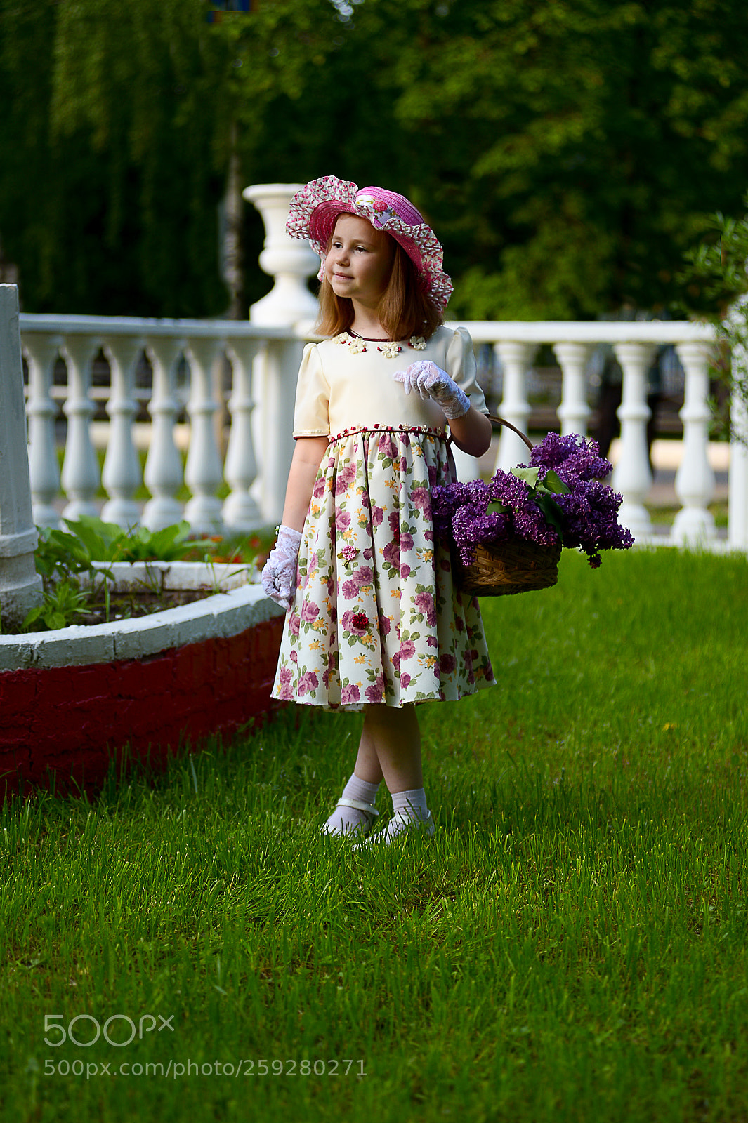 Nikon D4 sample photo. Девочка с букетом сирени photography
