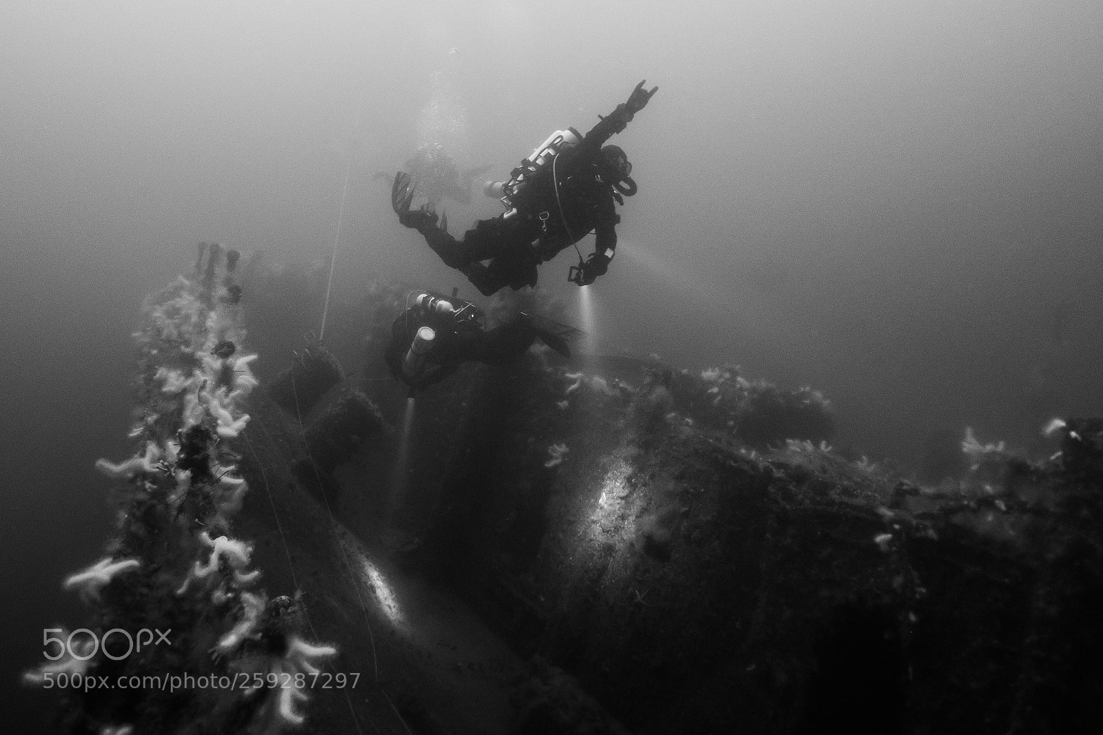 Fujifilm X-Pro2 sample photo. Wreck divers photography