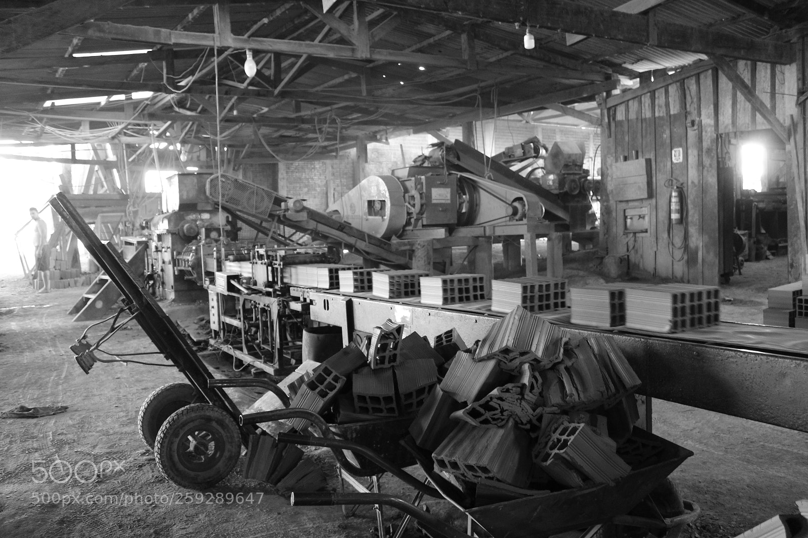 Canon EOS 1300D (EOS Rebel T6 / EOS Kiss X80) sample photo. Brick machine... photography