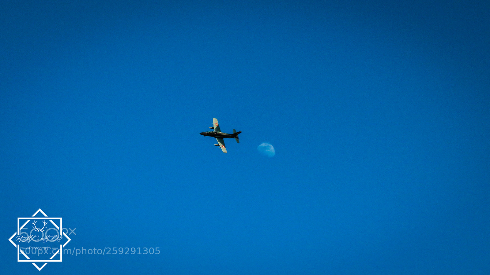 Canon EOS 1300D (EOS Rebel T6 / EOS Kiss X80) sample photo. Airplane and the moon photography