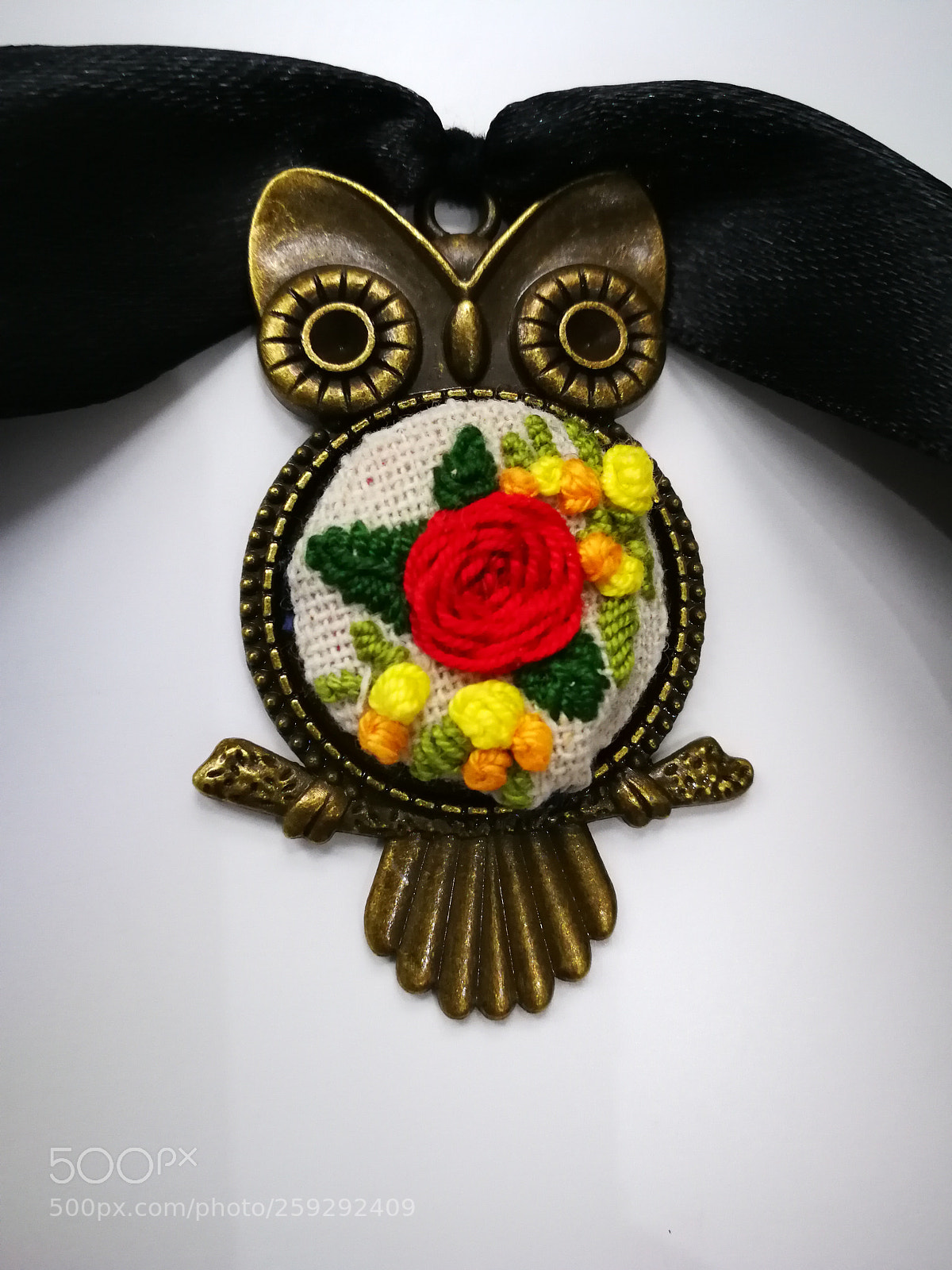 HUAWEI P10 sample photo. Embroidery owl photography