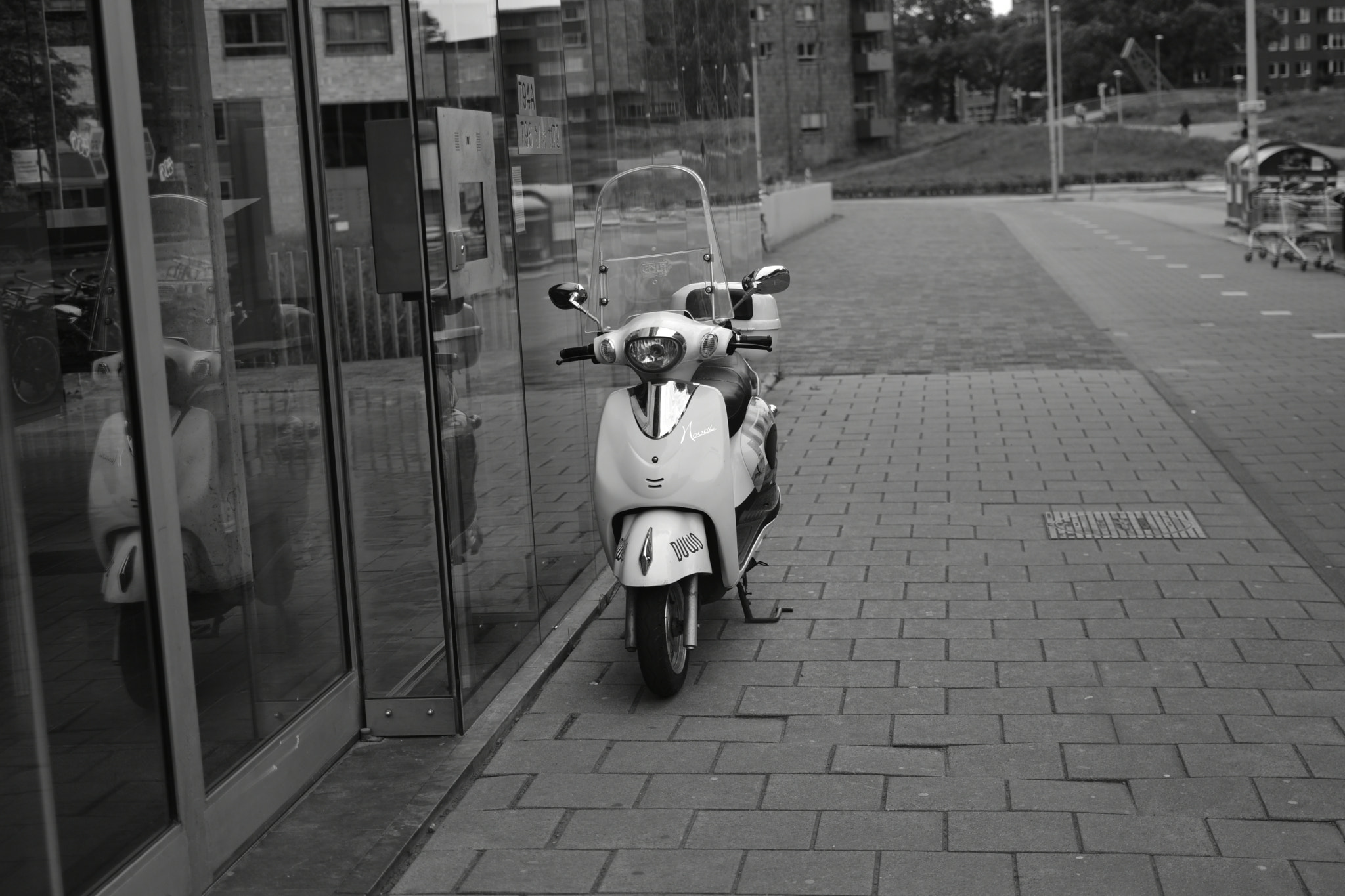 Nikon AF-S DX Nikkor 35mm F1.8G sample photo. Reflections on white scooter photography