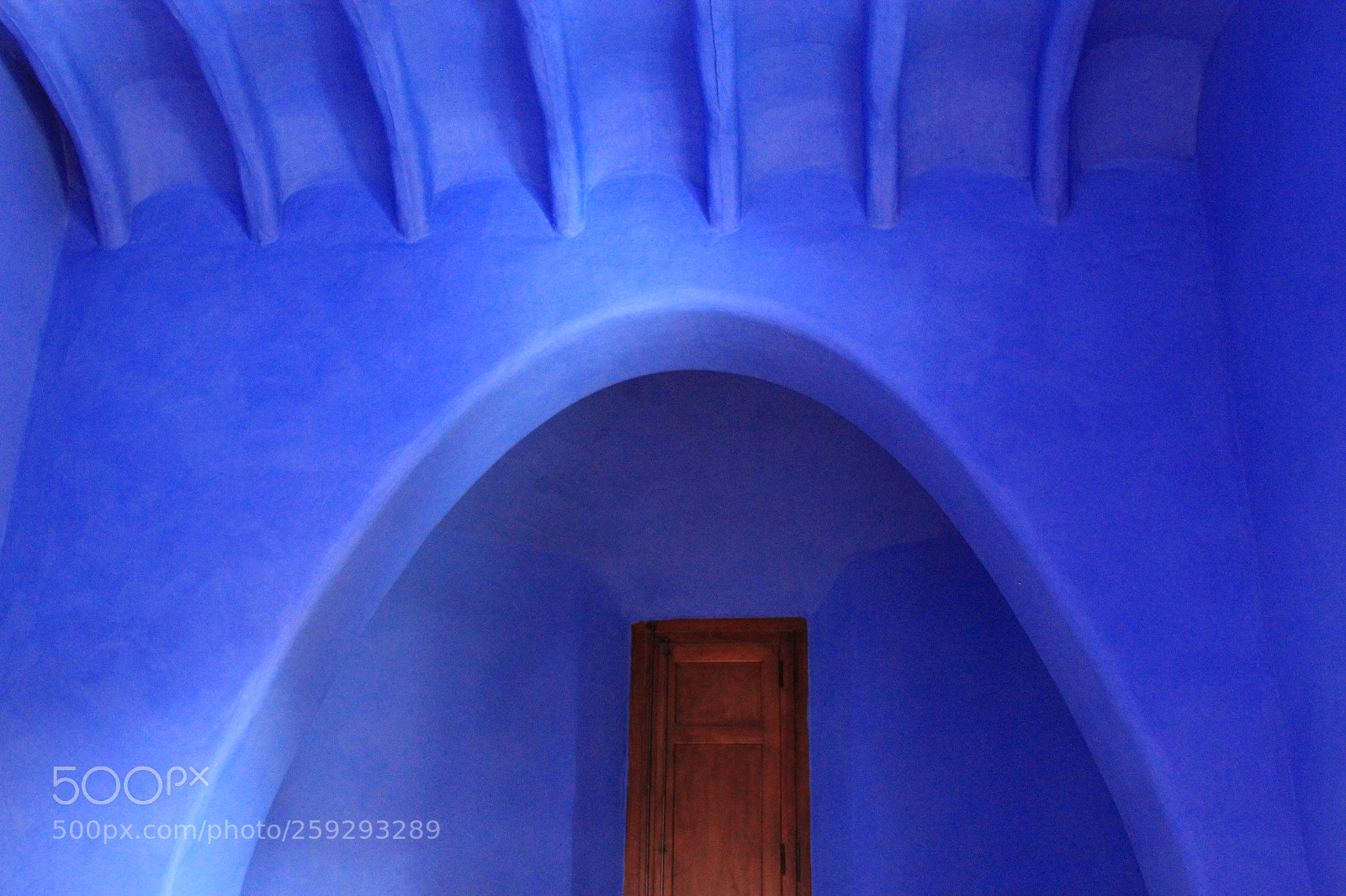 Canon EF-S 18-135mm F3.5-5.6 IS sample photo. Door photography