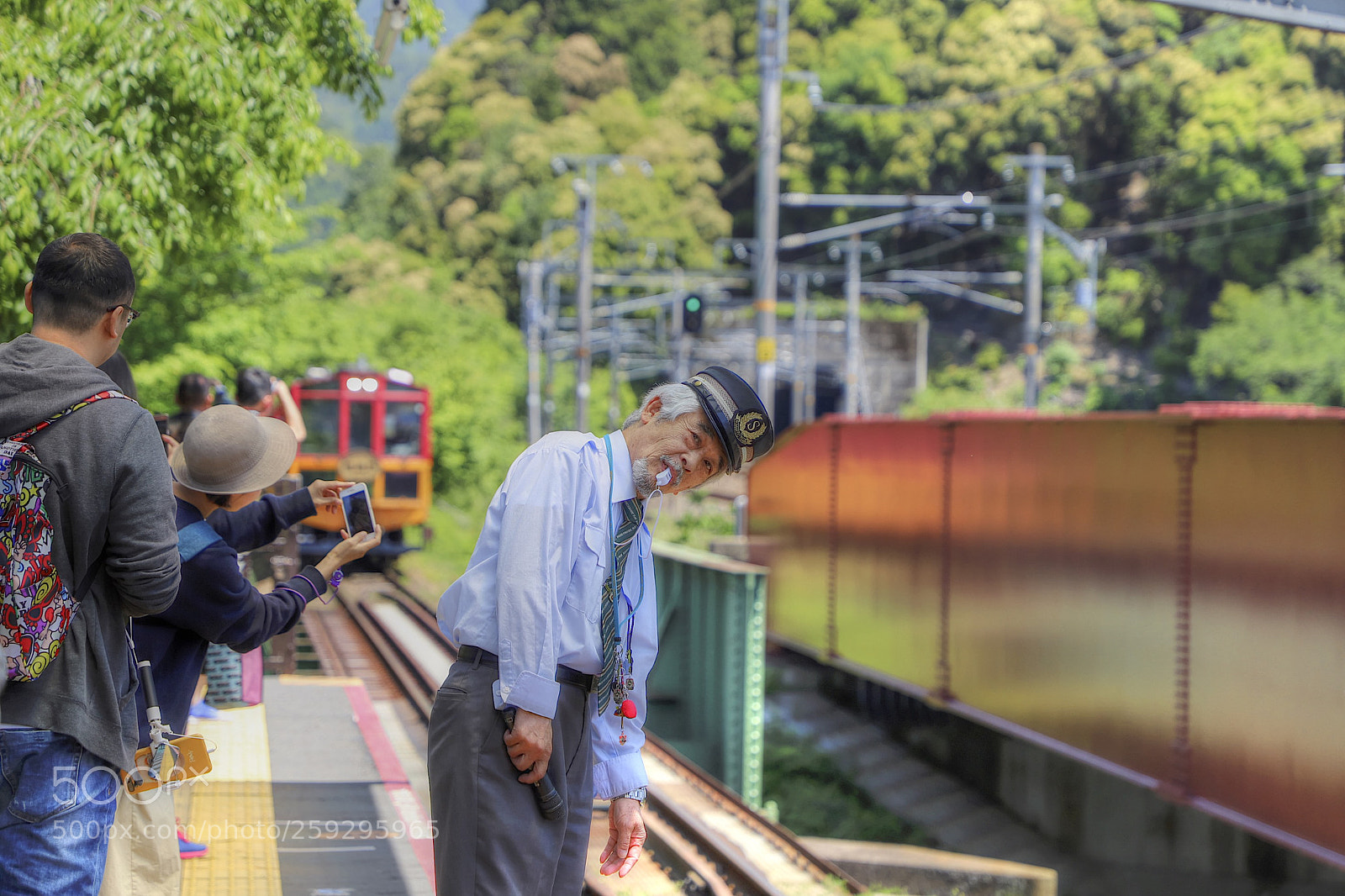 Canon EOS 6D Mark II sample photo. 'train is approaching,stand behind photography