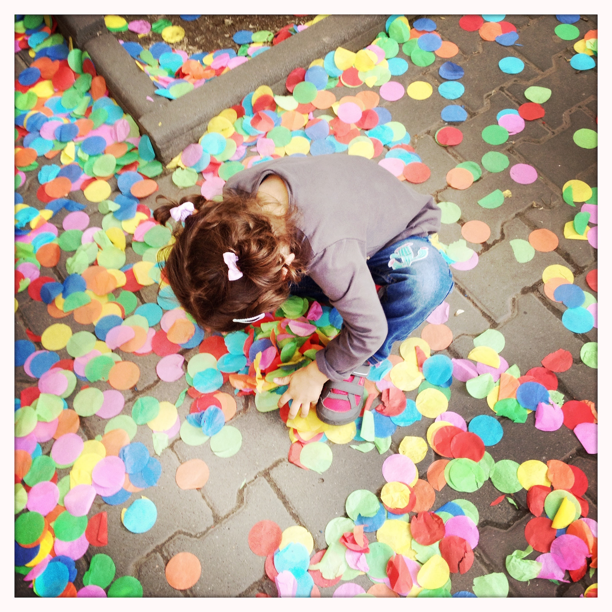 Hipstamatic 277 sample photo. Zilele clujului - confettis photography