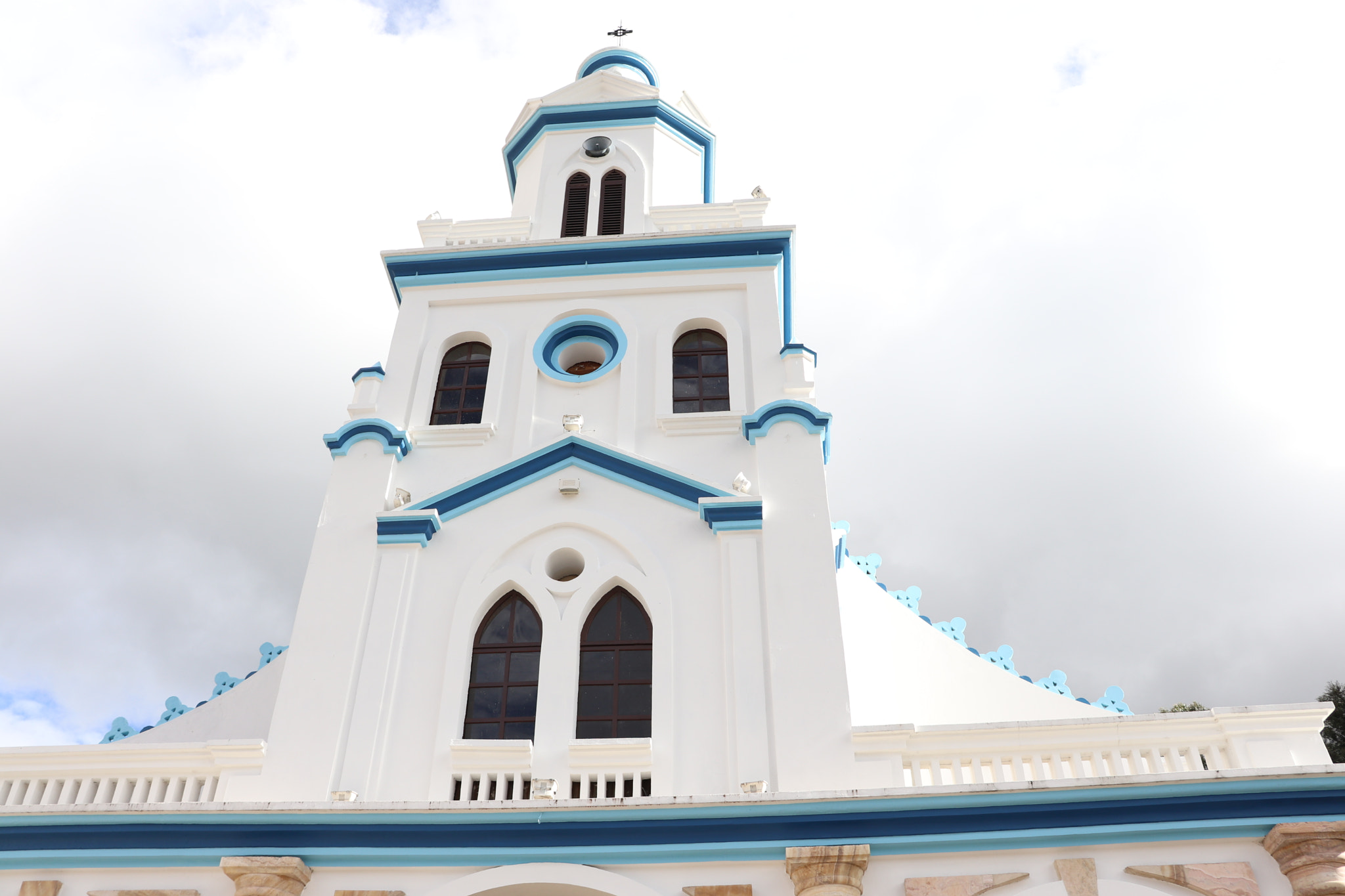 Canon EOS 77D (EOS 9000D / EOS 770D) sample photo. Iglesia de turi - cuenca photography