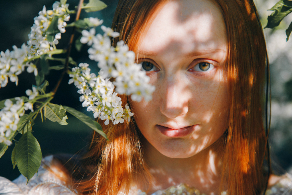 redhead in light by Marie Dashkova on 500px.com