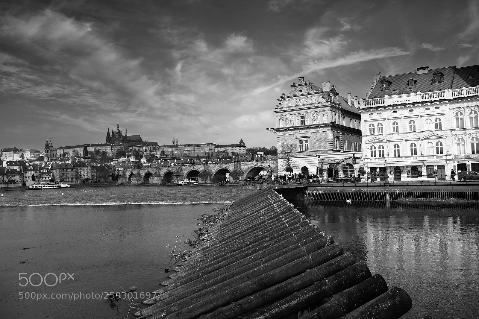 Canon EOS 550D (EOS Rebel T2i / EOS Kiss X4) sample photo. Prague b&w photography