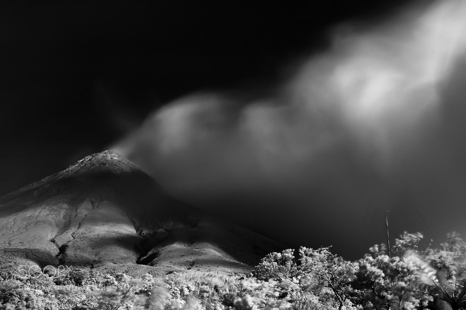 Canon EOS 5D Mark IV sample photo. Cloud chasing photography