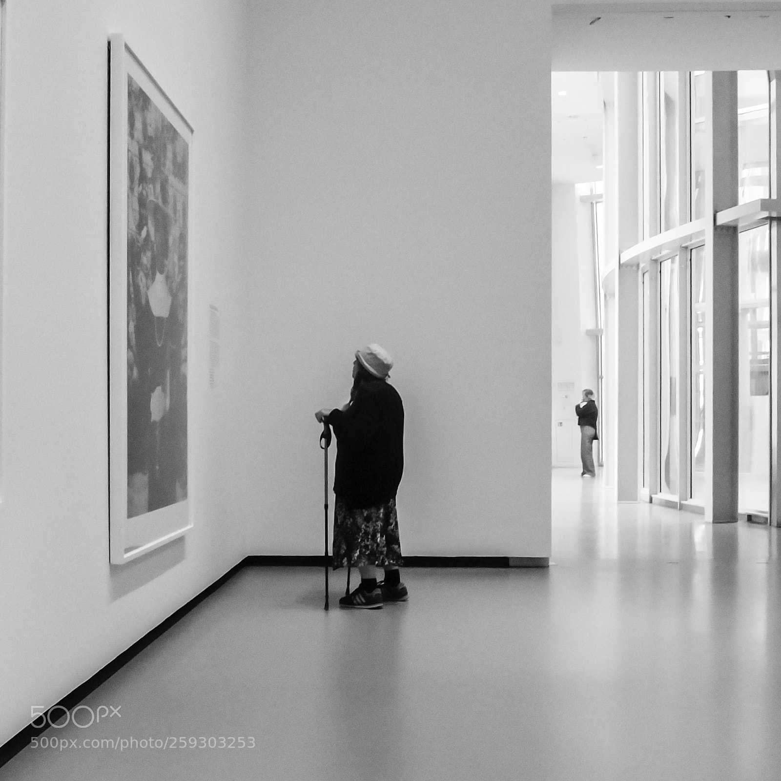 Fujifilm X10 sample photo. Contemplation au musée photography