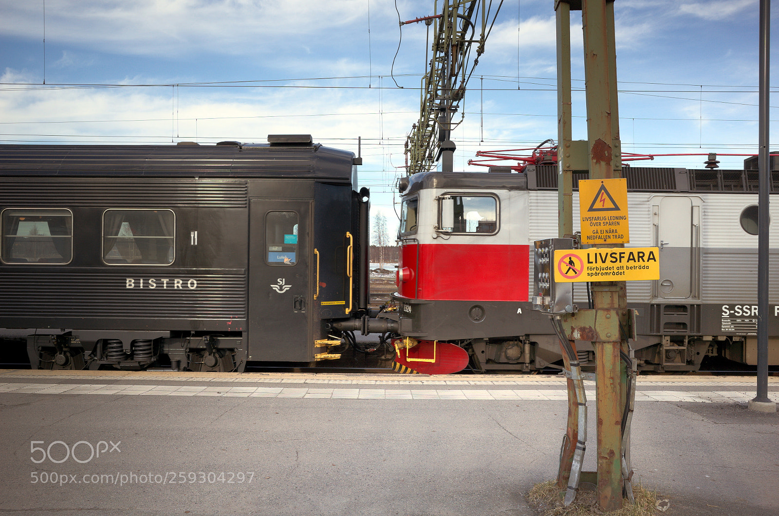 Ricoh GR II sample photo. Luleå railway station, train photography