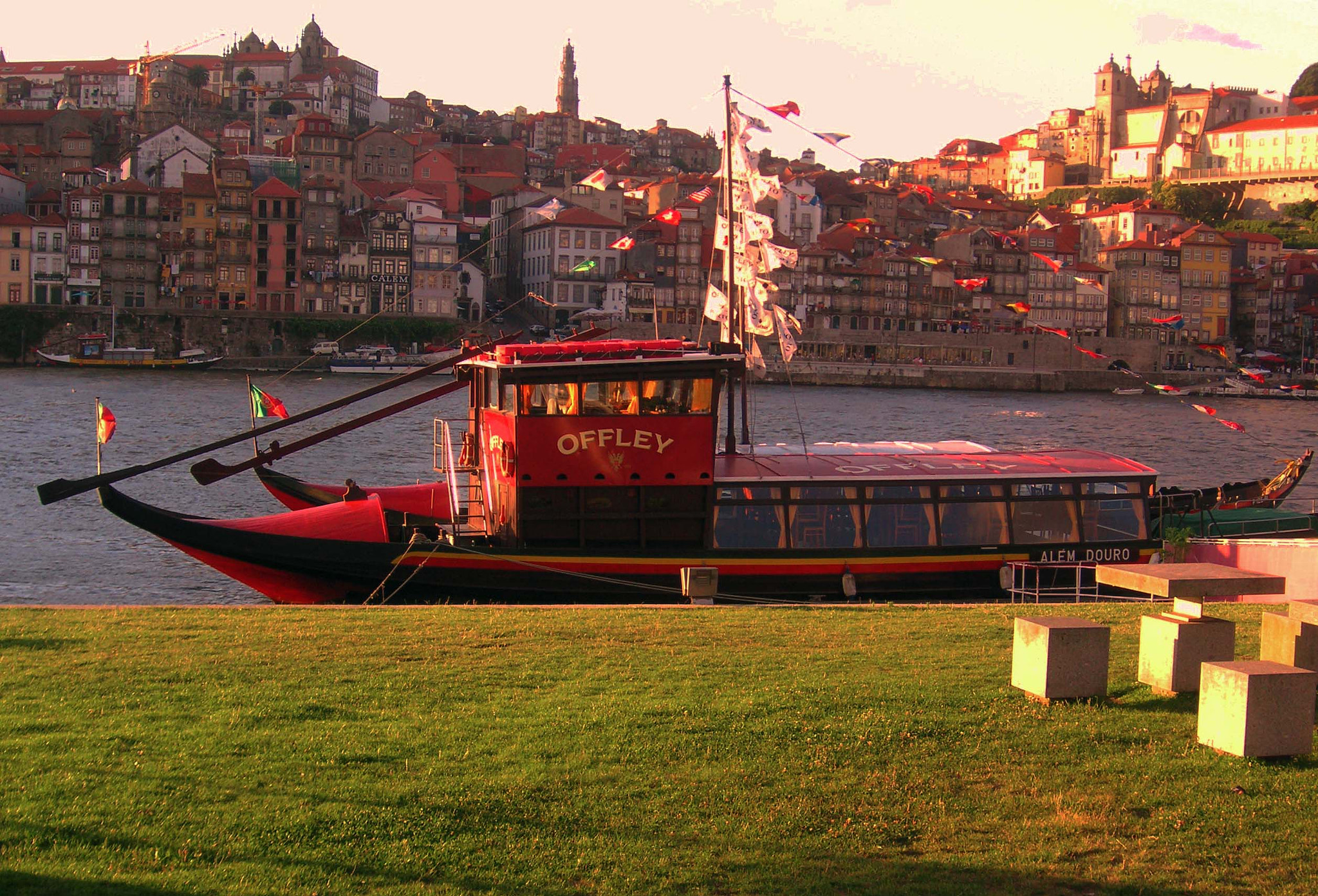 KONICA MINOLTA DiMAGE X50 sample photo. Oporto photography