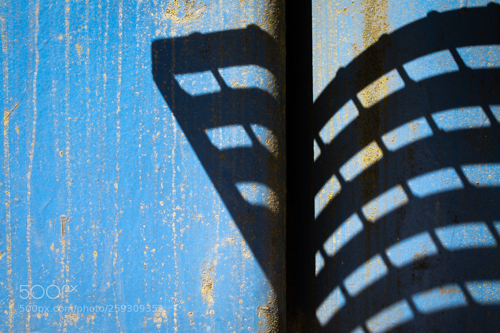 Canon EOS 5D Mark IV sample photo. Footplate shadows photography