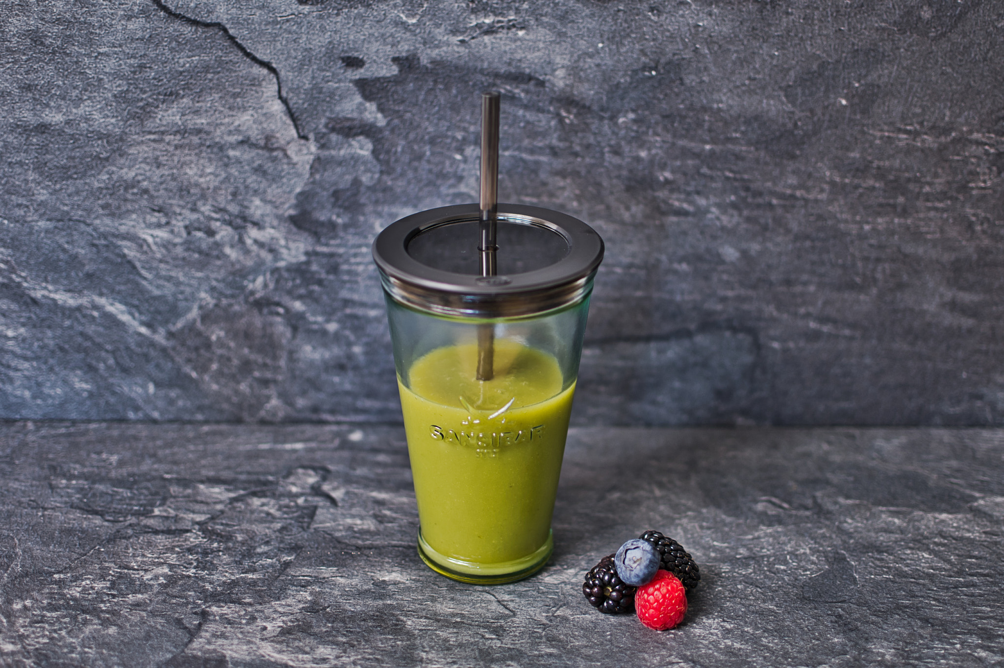 Nikon D7500 + Nikon AF-S DX Nikkor 35mm F1.8G sample photo. Smoothie photography